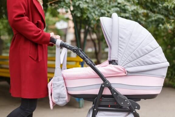 Mit dem Baby unterwegs: Was du immer mitnehmen solltest!