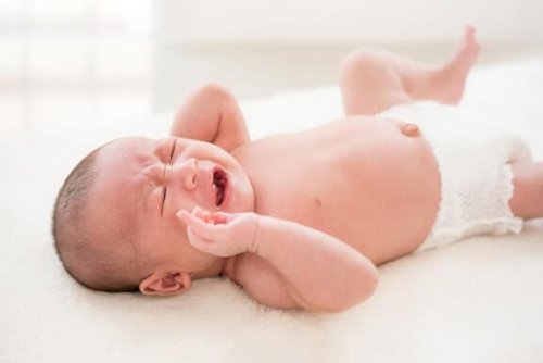 Tricks, um Neugeborene mit Koliken zu beruhigen