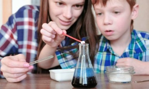 4 Wasser-Experimente für Kinder
