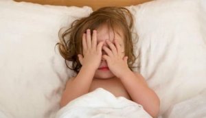 Kind im Bett