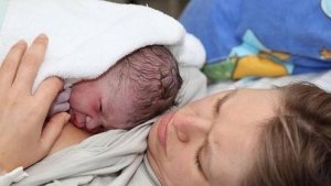 im ersten Monat mit dem Baby