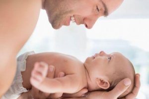 Vater und Baby