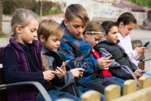 Technologische Abhängigkeit in der Kindheit