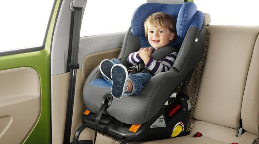 Die richtige Kindersicherung im Auto