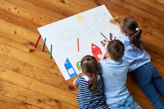 Kindliche Kreativität durch Zeichnen stimulieren: 7 Tipps