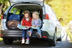 8 unterhaltsame Reisespiele für Kinder