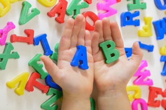 Spracherwerb von Kindern fördern: 5 Tipps