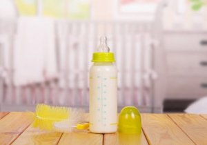 Babyfläschchen gründlich reinigen - so geht's