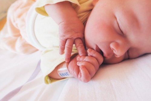ein Neugeborenes im Krankenhaus besuchst - ein_Neugeborenes_im_Krankenhaus_besuchst