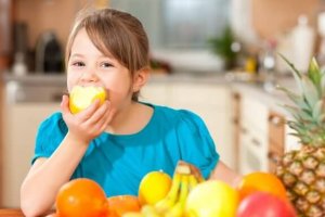 Bringe deinem Kind einen gesunden Lebensstil bei: 4 Tipps
