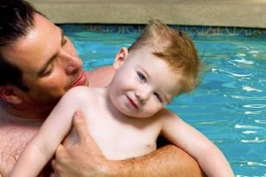 Hängende Augenlider bei Kindern: Ursachen und Behandlungen