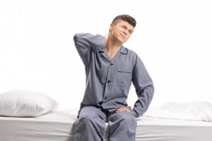 Jugendlicher hat Juvenile idiopathische Arthritis