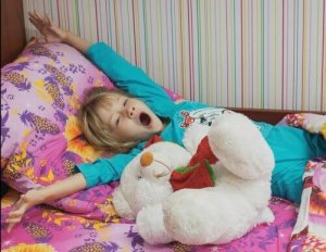 5 verschiedene Schlafanzüge für Kinder