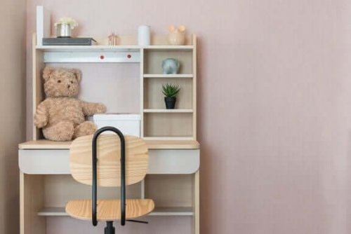 Ein bequemer Stuhl ist das A und O im Studierzimmer deiner Kinder