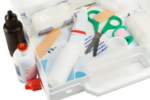 Was sollte dein Erste-Hilfe-Kasten zu Hause enthalten?