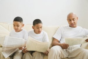 Lernen am Modell: Vater und Söhne