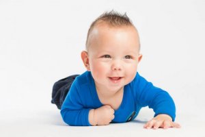 Baby in Bauchlage