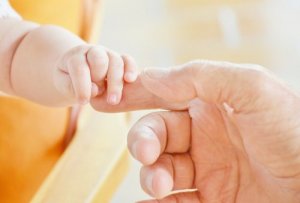 10 Übungen zur frühen Stimulation deines Babys