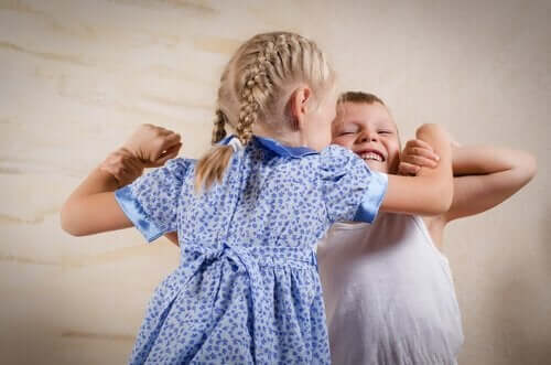 Trenne deine Kinder, wenn sie im Streit handgreiflich werden