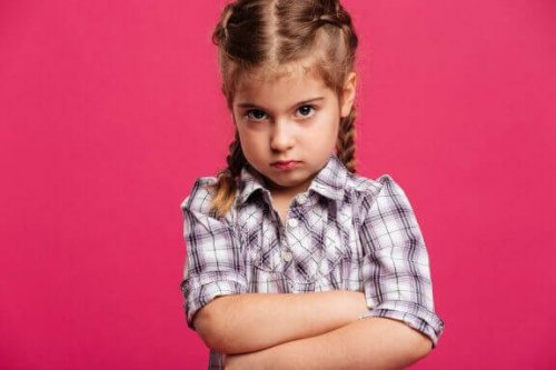 Eine häufige Ursache für Streit unter Kindern ist Eifersucht