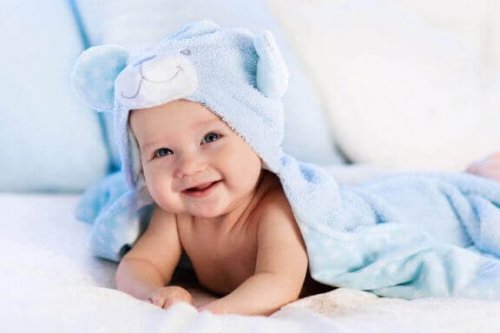 Wickeltisch und Wickelauflage für dein Baby: So wählst du richtig