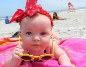 Baby mit Kurzsichtigkeit