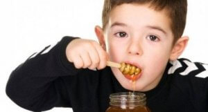 Warum Honig für Babys gefährlich ist