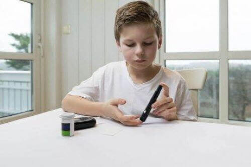 Bei Jugenddiabetes ist es wichtig, regelmäßige Kontrollbesuche bei einem Arzt wahrzunehmen