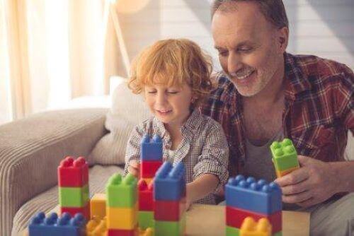 Symbolisches Denken bei KIndern kann durch Bausteine und Puzzle gefördert werden