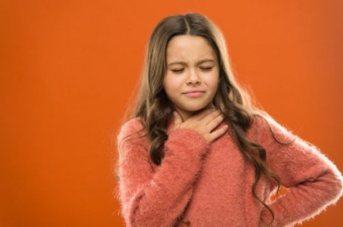 Stimmbandknötchen und Polypen sind kleine Wunden, die durch Reizungen verursacht werden