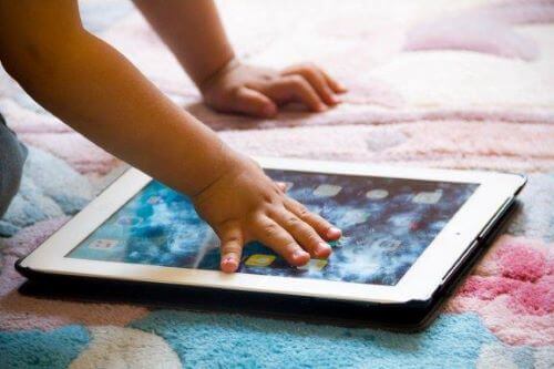 8 Apps, um den Wortschatz deines Kindes zu erweitern