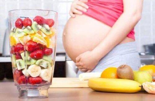 Nüsse sind ein idealer Bestandteil der Ernährung während der Schwangerschaft. Denn trotz ihrer geringen Größe haben sie einen hohen Nährwert.