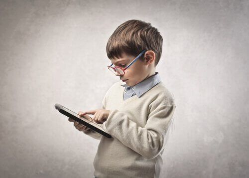 Kinder sind es gewohnt, mit Tablets, Smartphones und dergleichen in Kontakt zu kommen.