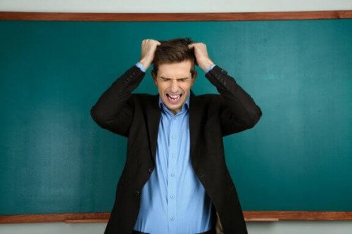 Einige Pädagogen mögen keine Kinder oder tolerieren ihr Verhalten nicht