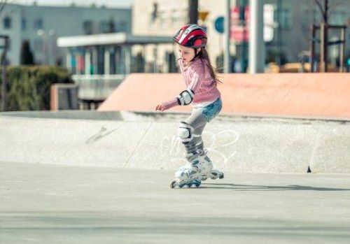Wenn du deinen Kindern das Inline-Skaten beibringen möchtest, solltest du vorab einige Dinge beachten
