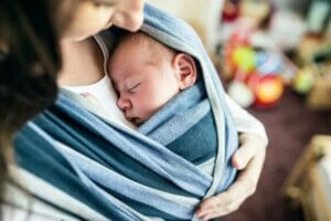 Wichtige Empfehlungen für das sichere Tragen von Babys