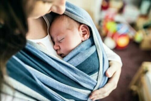 Wichtige Empfehlungen für das sichere Tragen von Babys