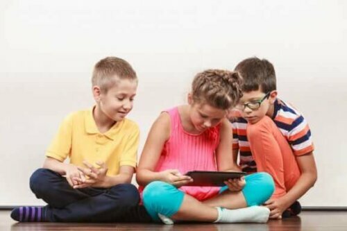 Für Kinder ist es wichtig, von Anfang an die verschiedenen Vorteile von Social Media zu kennen.
