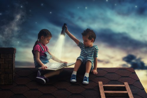 Illustrierte Bände sind eine der besten Möglichkeiten, deinen Kindern das Lesen und Beobachten von Büchern zu ermöglichen.