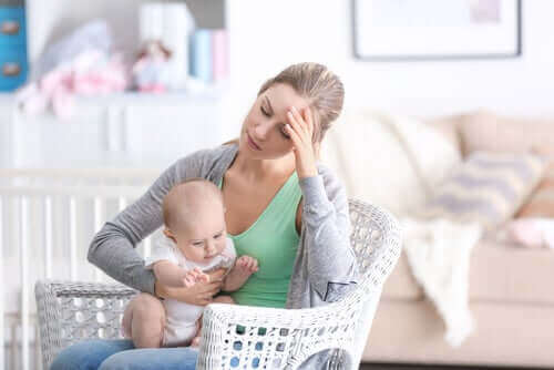 Depressionen - postnale Depressionen, Mutter mit Baby