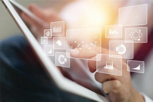 Facebook - Tablet und Symbole