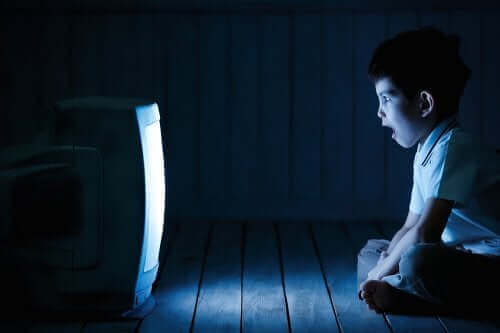 Welche Auswirkungen hat übermäßige Bildschirmzeit auf unsere Kinder?
