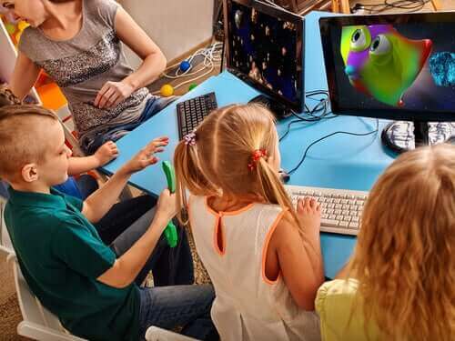 Kreativität - Kinder vor Computern