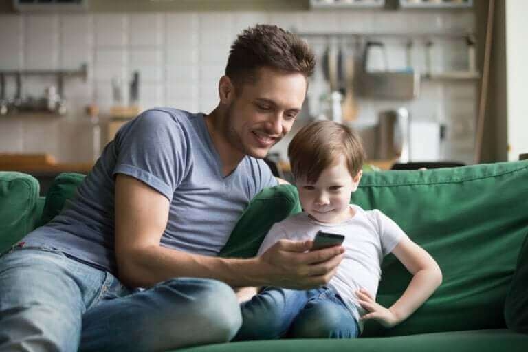 AppTK - Vater mit Sohn