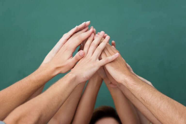 Gruppendynamik - viele Hände