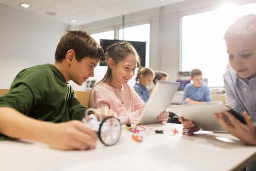 Kreativität - Kinder im Klassenzimmer