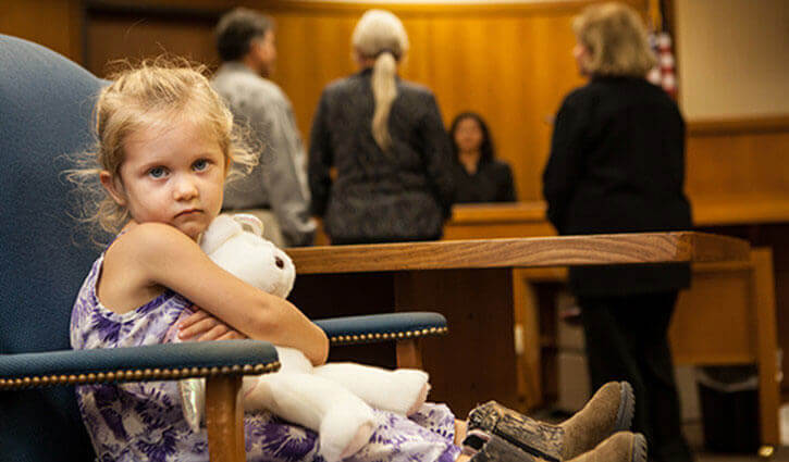 gesetzliche Vertretung - Kind im Gerichtssaal