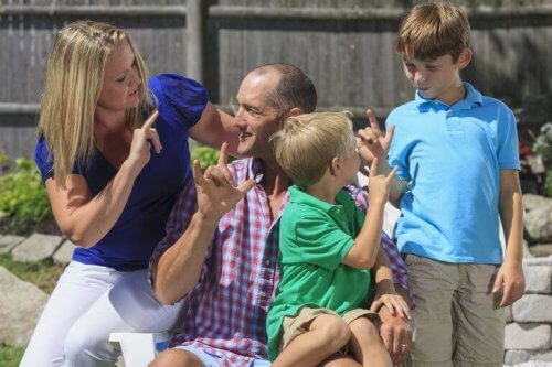 gehörloses Kind - Gebärdensprache