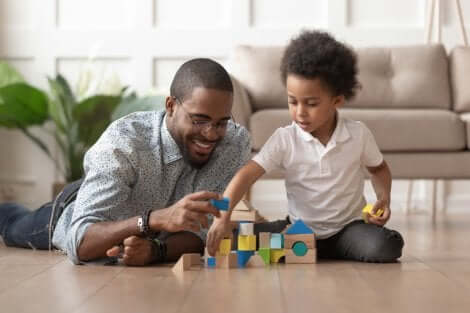 Mit den Kindern spielen
