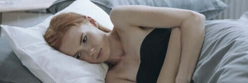 Nimm dir all die Zeit, die du brauchst, um zu trauern. Selbst wenn die Menschen in deiner Umgebung es nicht verstehen können, solltest du es dir wirklicherlauben, alle Emotionen zu erleben, die dieser Prozess mit sich bringt.